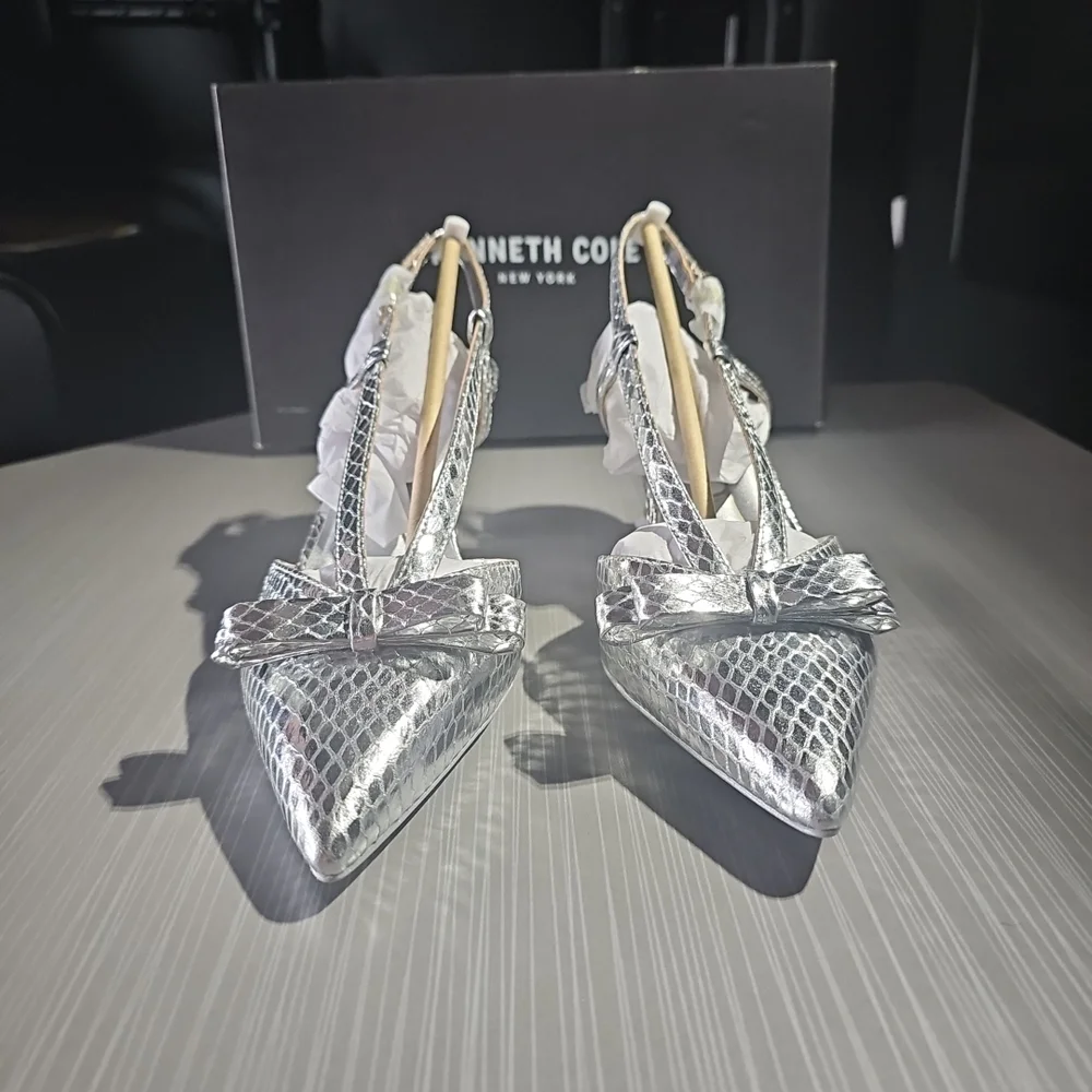 Kenneth Cole New York Umayra Silver Snake Pointed Toe Pumps Women's 7M NEW - Picture 4 of 12
